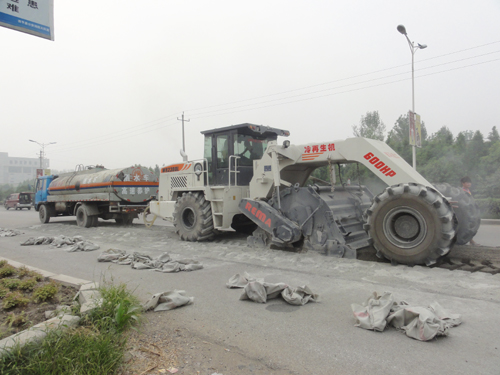 WR2300L，西平水穩(wěn)路基冷再生