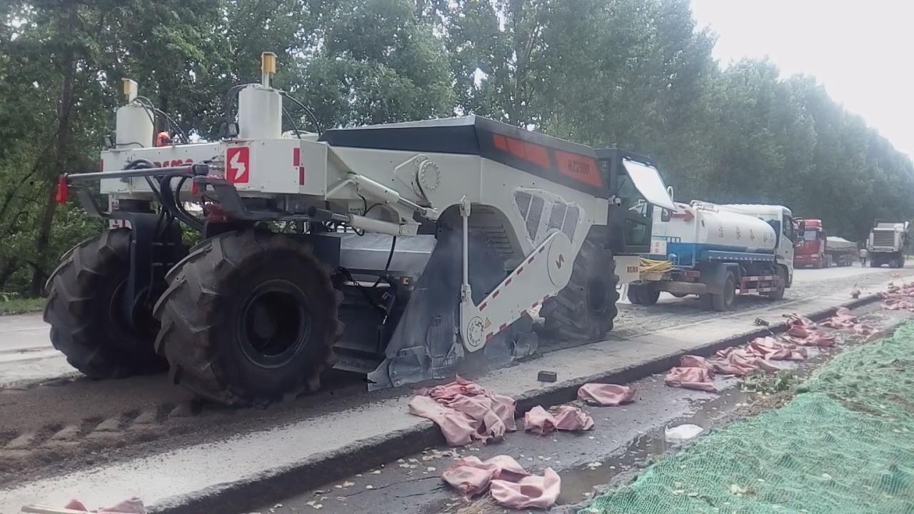 RZ2500，舞陽冷再生施工