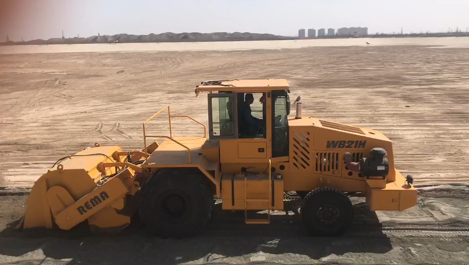 WB21H，蘭州機(jī)場(chǎng)路拌機(jī)灰土拌和